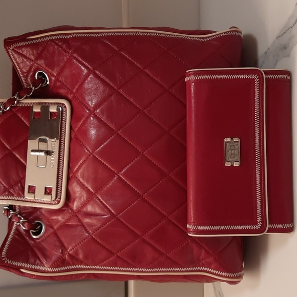 Authentic chanel lambskin North South accordion bag and matching stitch wallet. - Picture 3 of 16